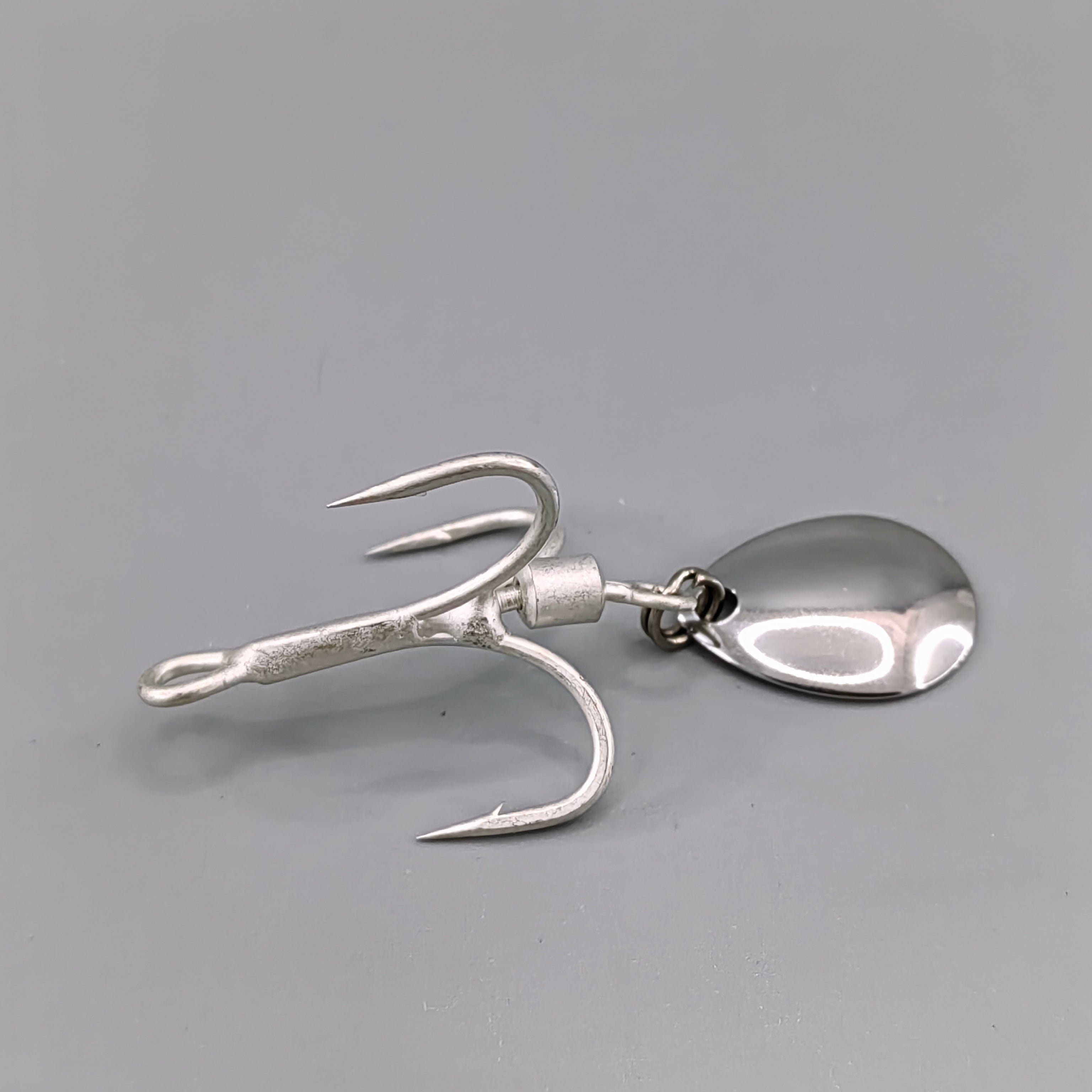 3x Strong Treble Hooks With Tail Spinner #2 3x Strong Treble Hooks With Tail Spinner #2