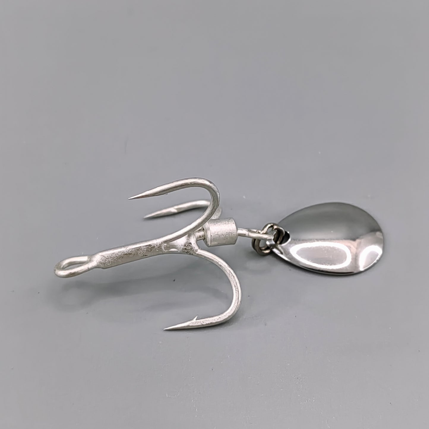 3x Strong Treble Hooks With Spinner