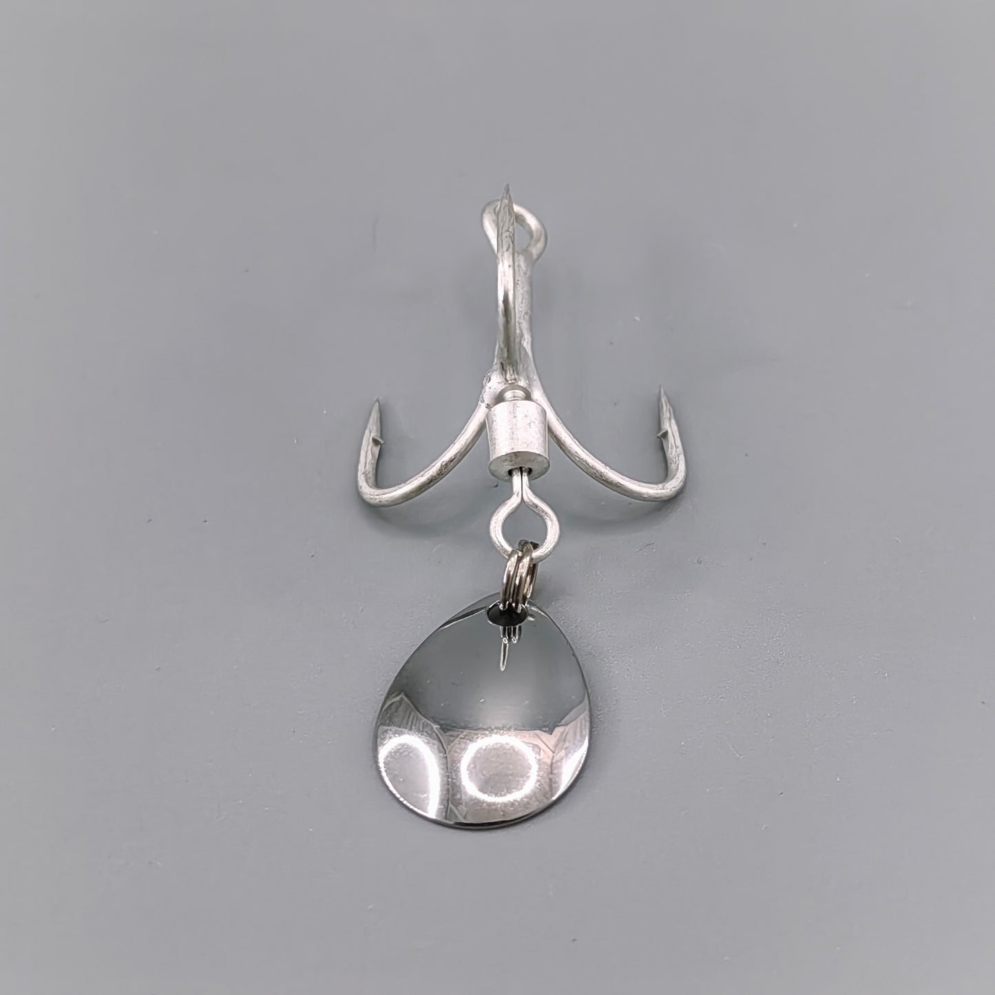 3x Strong Treble Hooks With Spinner