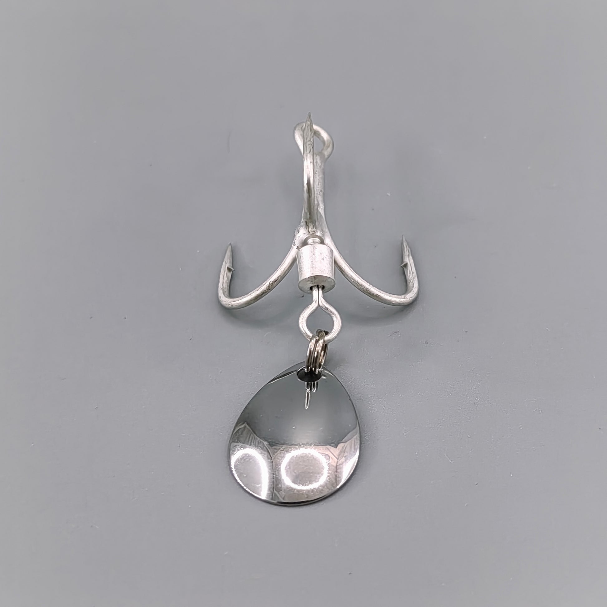 3x Strong Treble Hooks With Spinner