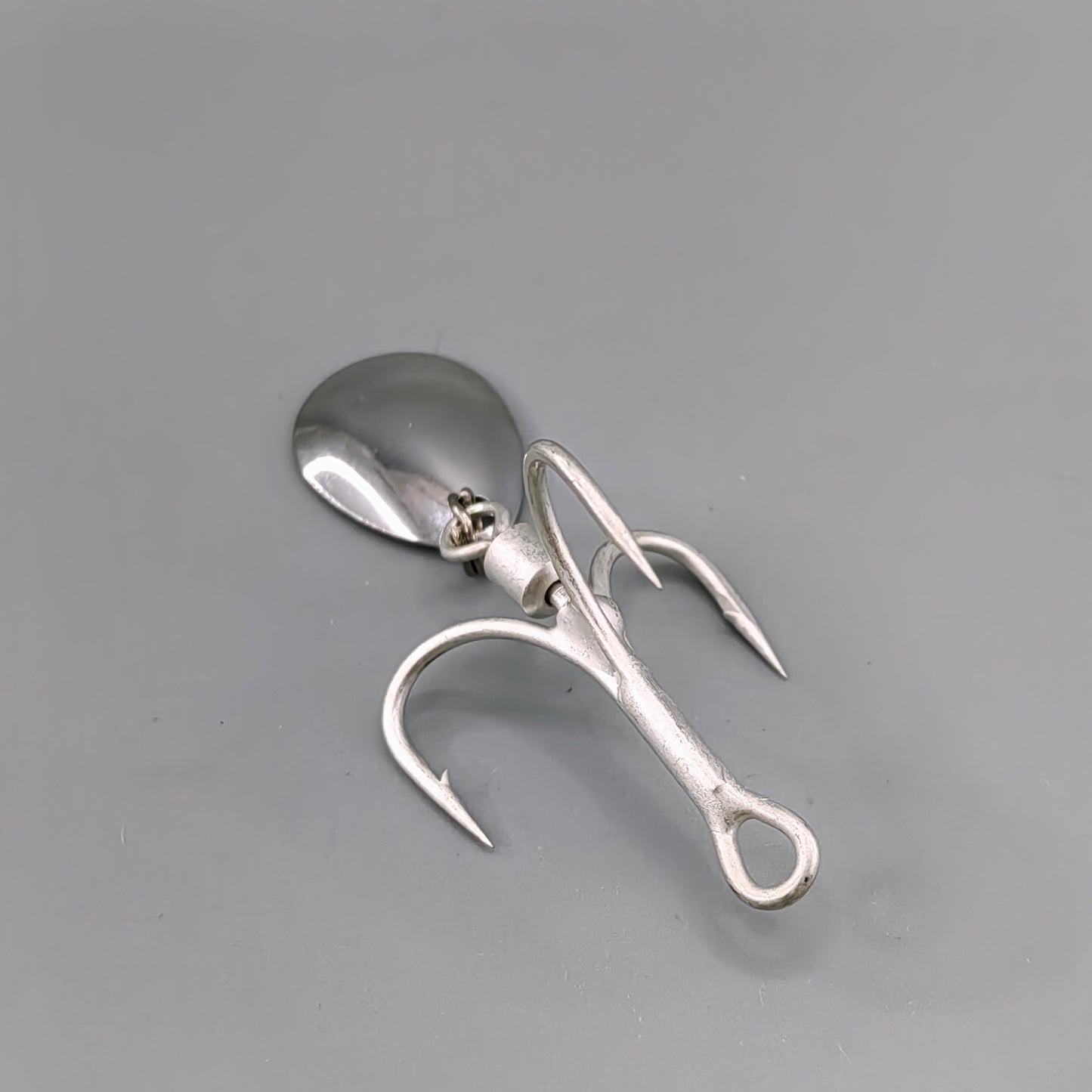 3x Strong Treble Hooks With Spinner