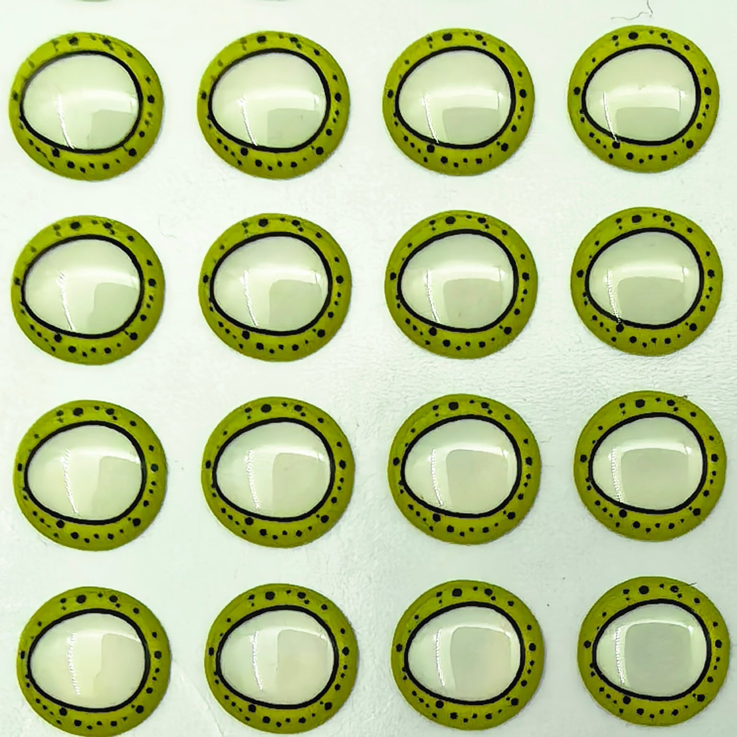 E87 White Triangle Pupil 3D Eye
