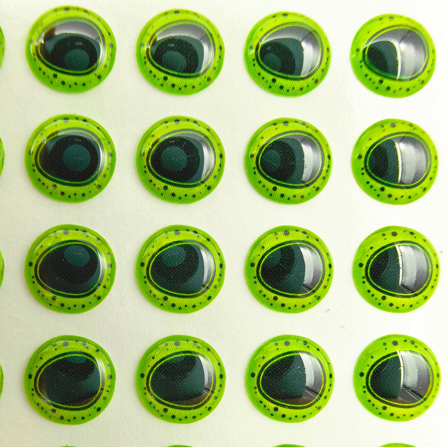 E85 Green Triangle Pupil 3D Eye